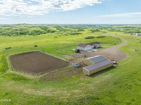 2463 High Country Dr N, Mandan, ND 58554