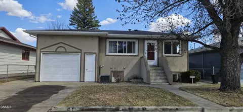 915 17th St, Bismarck, ND 58504