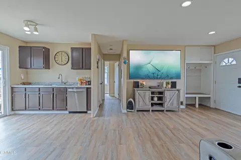 1307 10th St W, Williston, ND 58801 photo 9