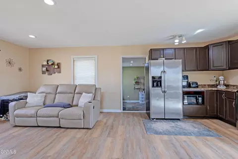 1307 10th St W, Williston, ND 58801 photo 7