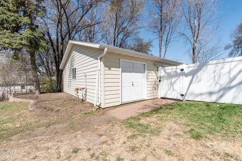 2104 E D Ave, Bismarck, ND 58501 photo 31