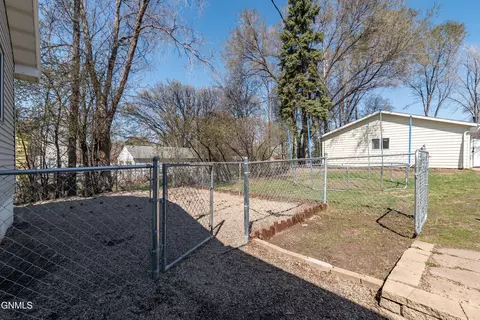 2104 E D Ave, Bismarck, ND 58501 photo 28