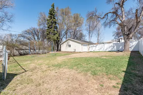 2104 E D Ave, Bismarck, ND 58501 photo 29