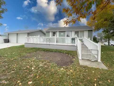 117 4th St NW, Tioga, ND 58852