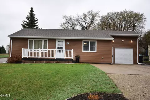 1413 15th St SE, Mandan, ND 58554