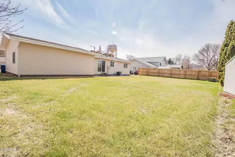 Exterior - 543 7th St E, Dickinson, ND 58601 photo 3 of 8