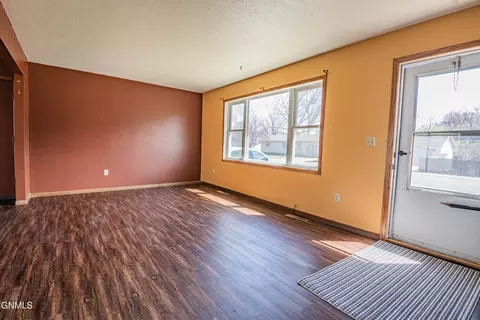 Living - 543 7th St E, Dickinson, ND 58601 photo 3 of 8