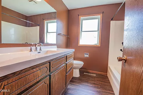 Bath - 543 7th St E, Dickinson, ND 58601 photo 1 of 4