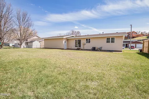 Exterior - 543 7th St E, Dickinson, ND 58601 photo 5 of 8
