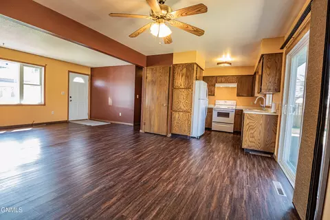 Living - 543 7th St E, Dickinson, ND 58601 photo 6 of 8