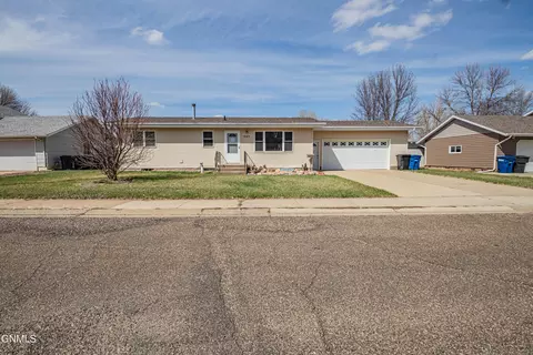 Exterior - 543 7th St E, Dickinson, ND 58601 photo 8 of 8