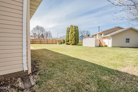 Exterior - 543 7th St E, Dickinson, ND 58601 photo 1 of 8