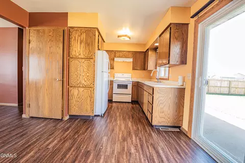Kitchen - 543 7th St E, Dickinson, ND 58601 photo 2 of 2
