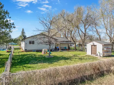 2002 8th Ave W, Williston, ND 58801 photo 4