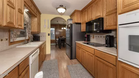 707 9th Ave NW, Mandan, ND 58554 photo 2