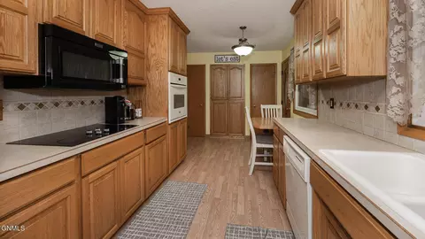 707 9th Ave NW, Mandan, ND 58554 photo 3
