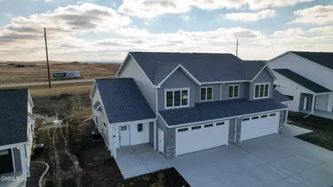 5821 Davies Dr, Bismarck, ND 58503