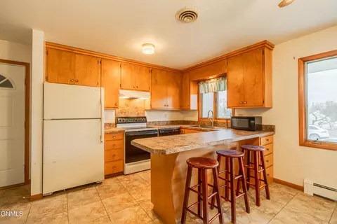 1034 Summit Blvd, Bismarck, ND 58504 photo 3