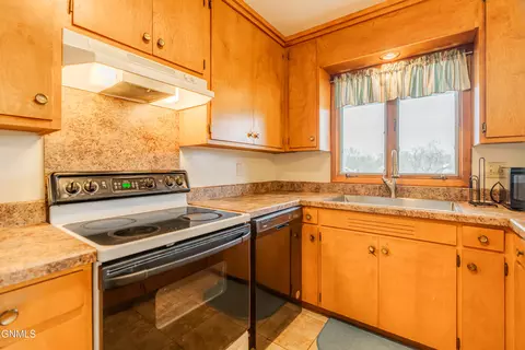 1034 Summit Blvd, Bismarck, ND 58504 photo 9