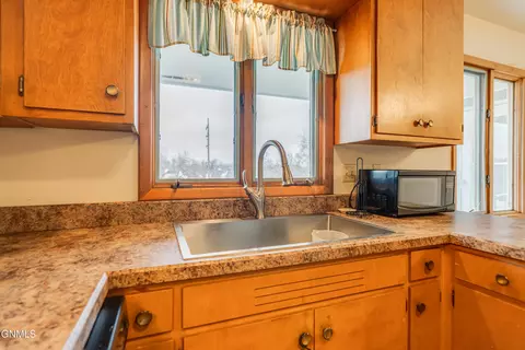 1034 Summit Blvd, Bismarck, ND 58504 photo 13