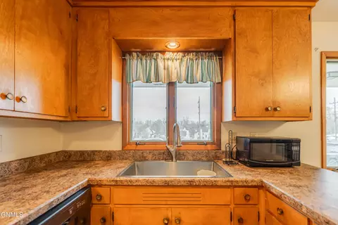 1034 Summit Blvd, Bismarck, ND 58504 photo 10