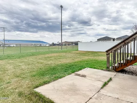 2502 12th Ave W, Williston, ND 58801 photo 43