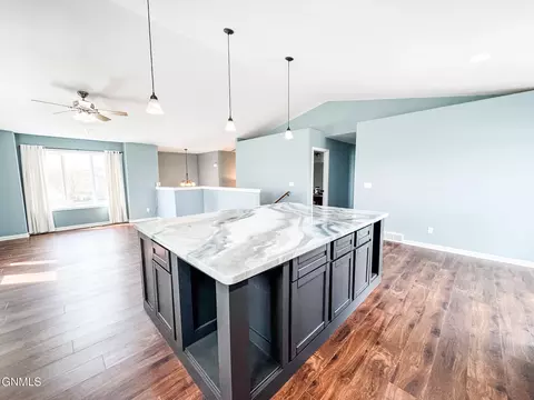 2502 12th Ave W, Williston, ND 58801 photo 17