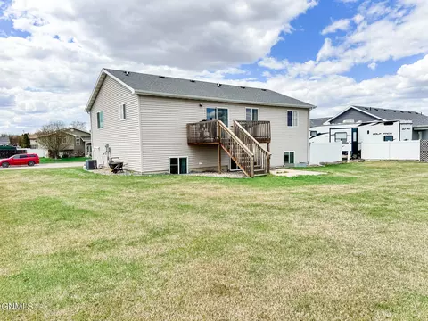 2502 12th Ave W, Williston, ND 58801 photo 41