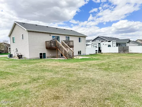 2502 12th Ave W, Williston, ND 58801 photo 42