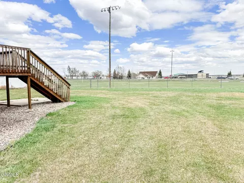 2502 12th Ave W, Williston, ND 58801 photo 40