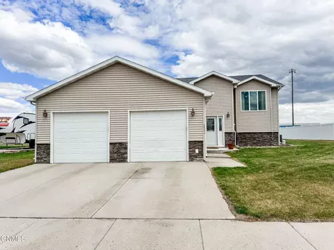2502 12th Ave W, Williston, ND 58801 photo 2