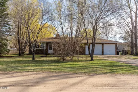 7013 Snappy Ln, Bismarck, ND 58504
