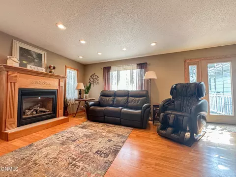 Living - 206 2nd St NE, Steele, ND 58482 photo 4 of 8