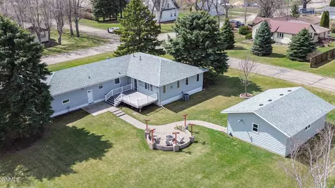 206 2nd St NE, Steele, ND 58482