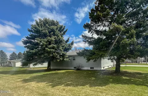 Exterior - 206 2nd St NE, Steele, ND 58482 photo 14 of 19