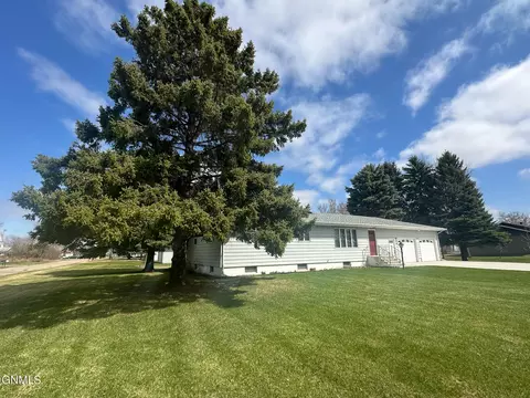 Exterior - 206 2nd St NE, Steele, ND 58482 photo 16 of 19