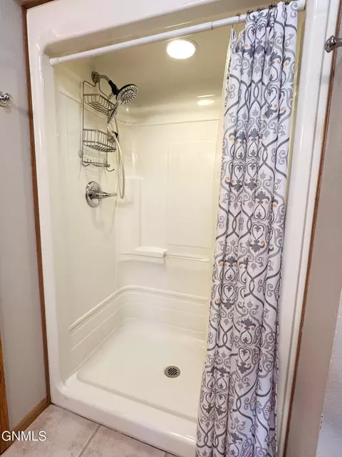 Bath - 206 2nd St NE, Steele, ND 58482 photo 2 of 13