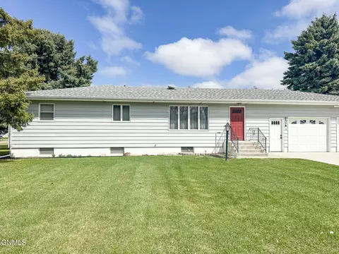 Exterior - 206 2nd St NE, Steele, ND 58482 photo 17 of 19