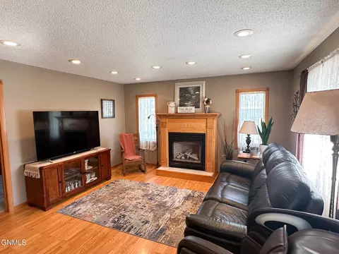 Living - 206 2nd St NE, Steele, ND 58482 photo 3 of 8