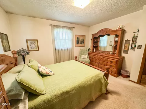 Bedroom - 206 2nd St NE, Steele, ND 58482 photo 6 of 13