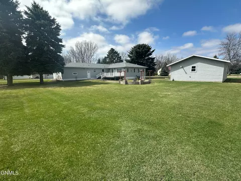 Exterior - 206 2nd St NE, Steele, ND 58482 photo 11 of 19