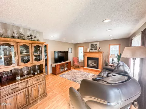 Living - 206 2nd St NE, Steele, ND 58482 photo 5 of 8