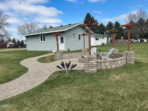 Exterior - 206 2nd St NE, Steele, ND 58482 photo 9 of 19