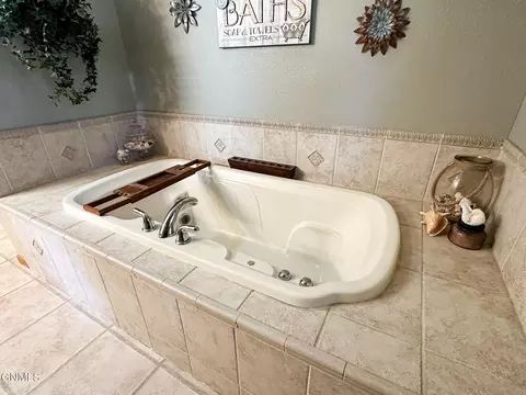 Bath - 206 2nd St NE, Steele, ND 58482 photo 1 of 13