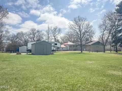 Exterior - 206 2nd St NE, Steele, ND 58482 photo 3 of 19