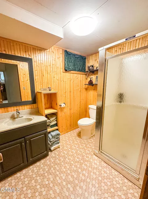 Bath - 206 2nd St NE, Steele, ND 58482 photo 12 of 13