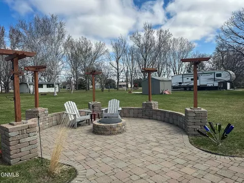Exterior - 206 2nd St NE, Steele, ND 58482 photo 7 of 19