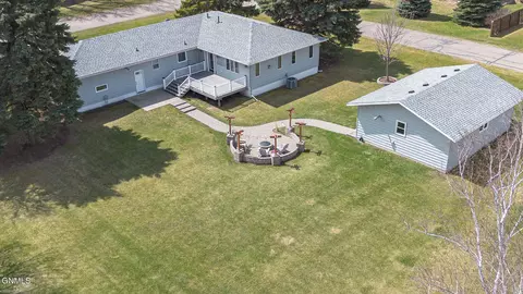 Exterior - 206 2nd St NE, Steele, ND 58482 photo 2 of 19