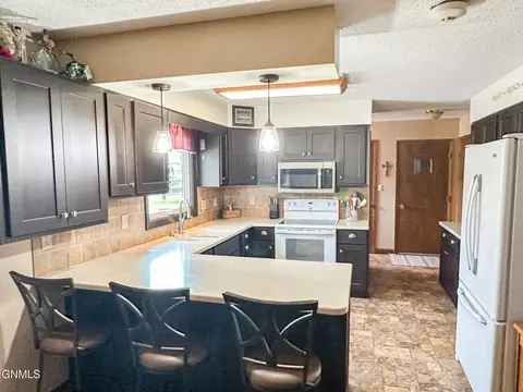 Kitchen - 206 2nd St NE, Steele, ND 58482 photo 2 of 5
