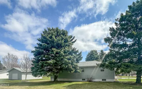 Exterior - 206 2nd St NE, Steele, ND 58482 photo 15 of 19